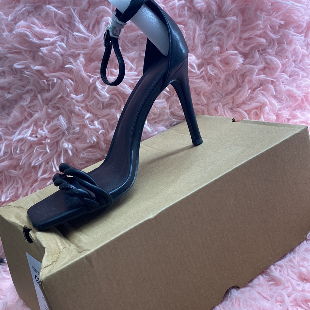 Heels - Picture 2 of 3